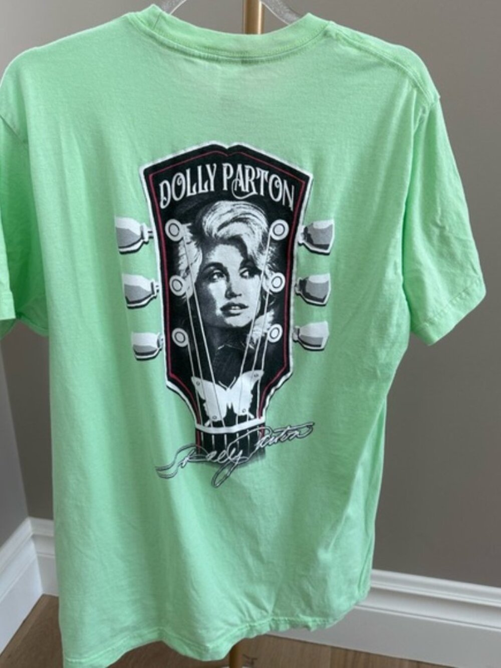 Dolly Parton Nashville Graphic Tee Women’s Medium Country Music Western Concert